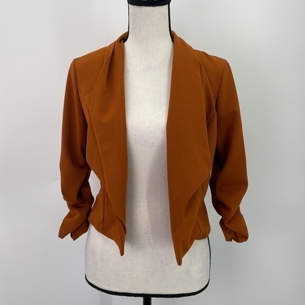 UEC Windsor cropped open front orange blazer small
